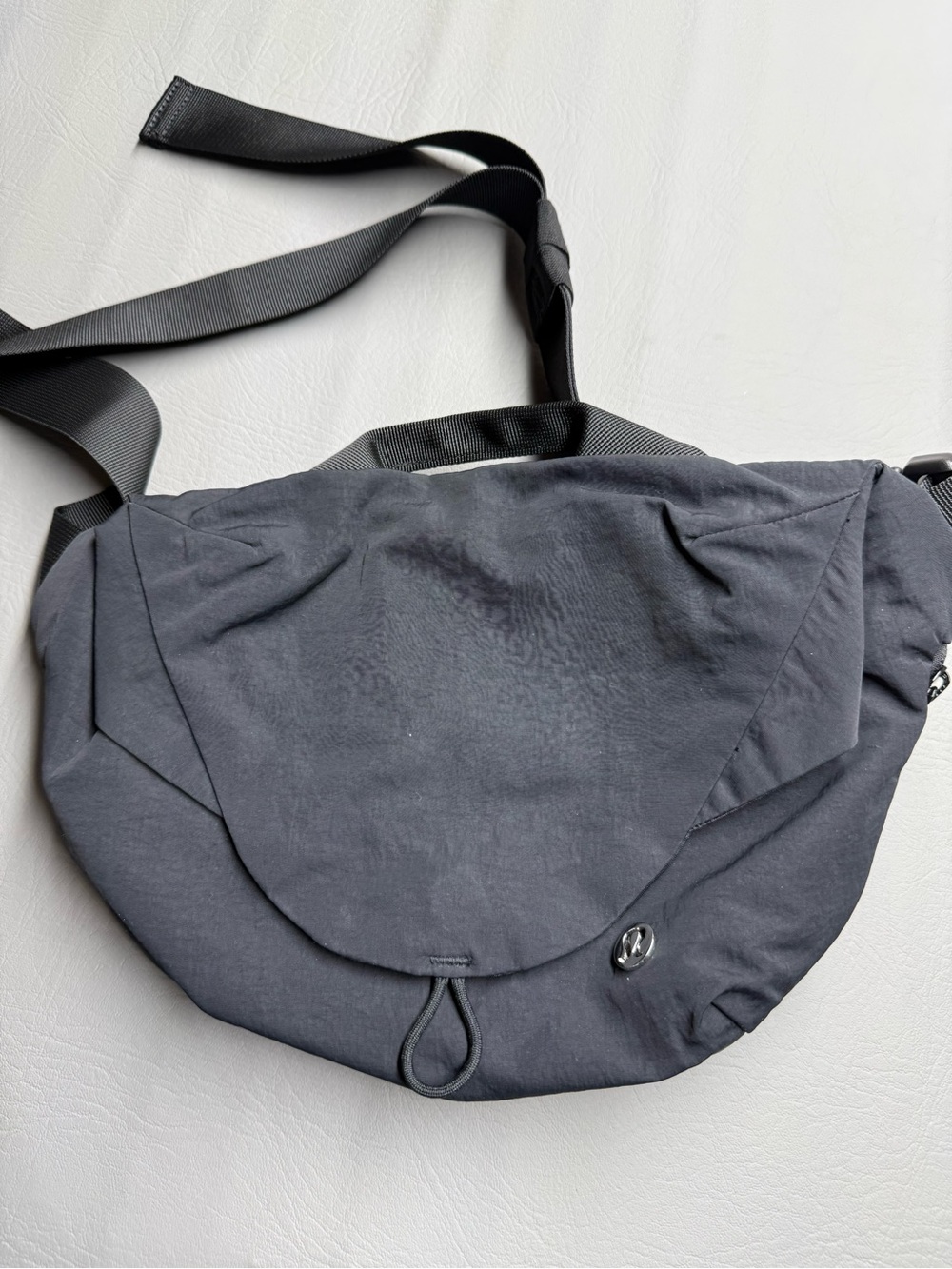 Lululemon curved crossbody 3L